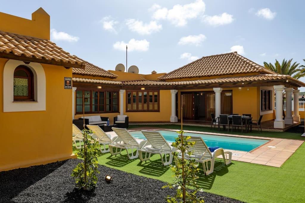 Villa Helen - Heated Pool Wifi Smarttv Barbecue Corralejo Ngoại thất bức ảnh